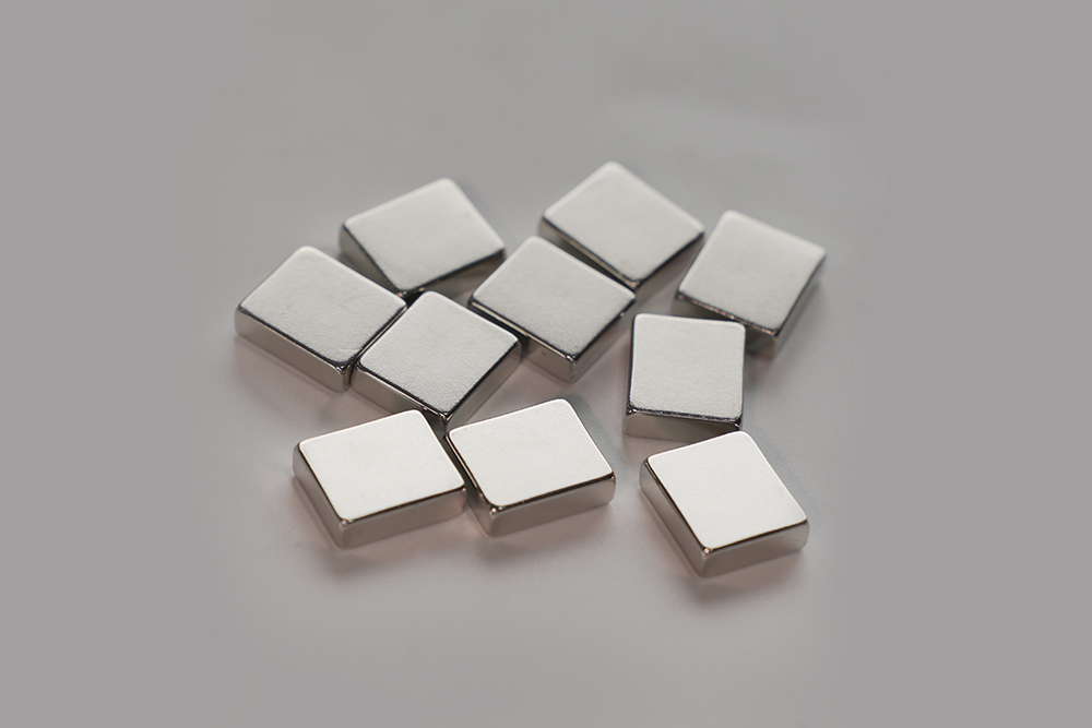 强磁方片